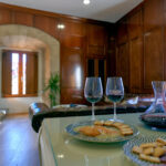 Casa de las Argollas Grand Suite. Alquiler Apartamento turístico en el centro con parking - Fotógrafo en Plasencia AF1QipP_KHV-RomYcc8sCyaO5eS8OGPAIRbLudLY6pqp=w408-h272-k-no